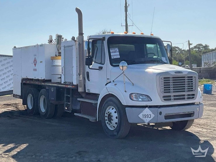 2012-freightliner-m2-112-t/a-fuel-and-lube-truck-image-2