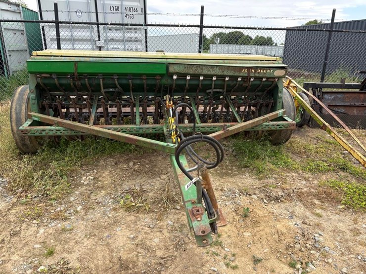 john-deere-8300-image-2