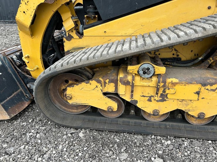 2020-caterpillar-259d3-image-18