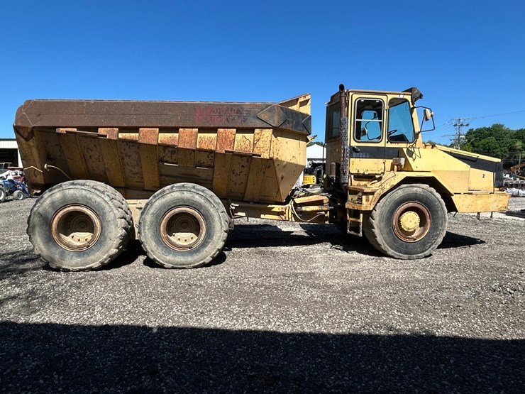 moxy-6225b-rock-truck-image-5