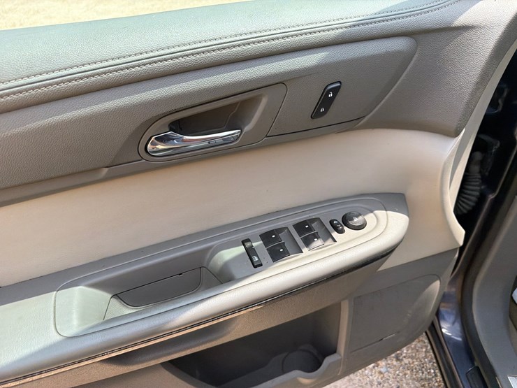 2013-gmc-acadia-image-7