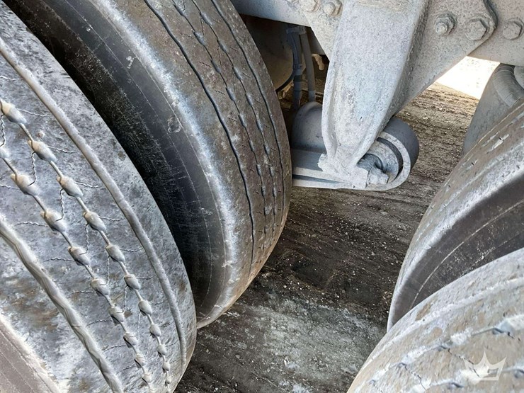 2012-freightliner-m2-112-t/a-fuel-and-lube-truck-image-59