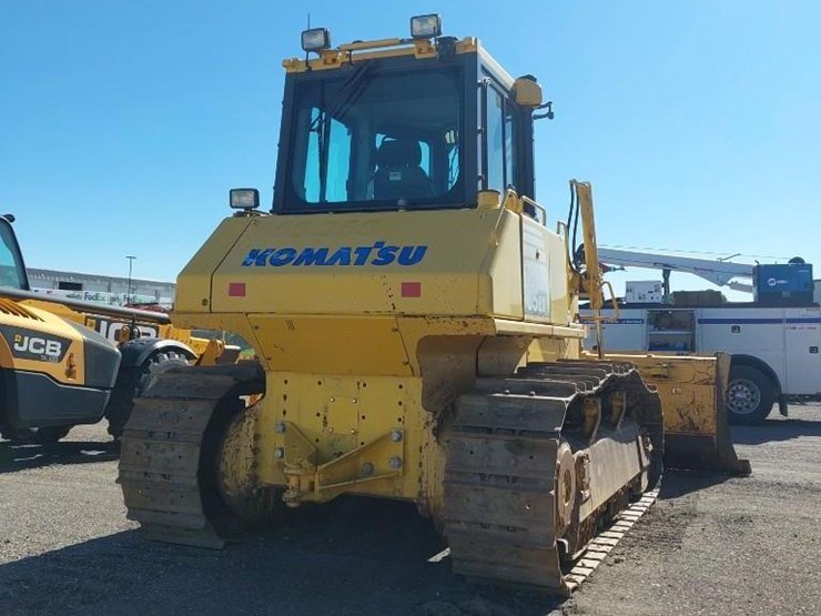 2011-komatsu-d65ex-16-image-4
