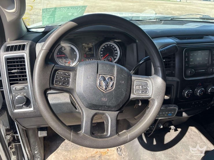 2014-dodge-3500-image-8