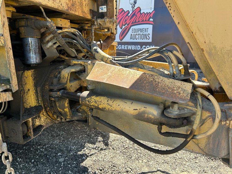 moxy-6225b-rock-truck-image-18