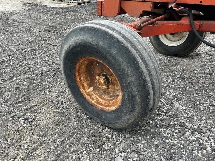 allis-chalmers-190xt-series-iii-tractor-image-18