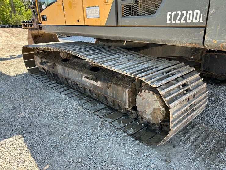 volvo-ec220dlc-excavator-image-16