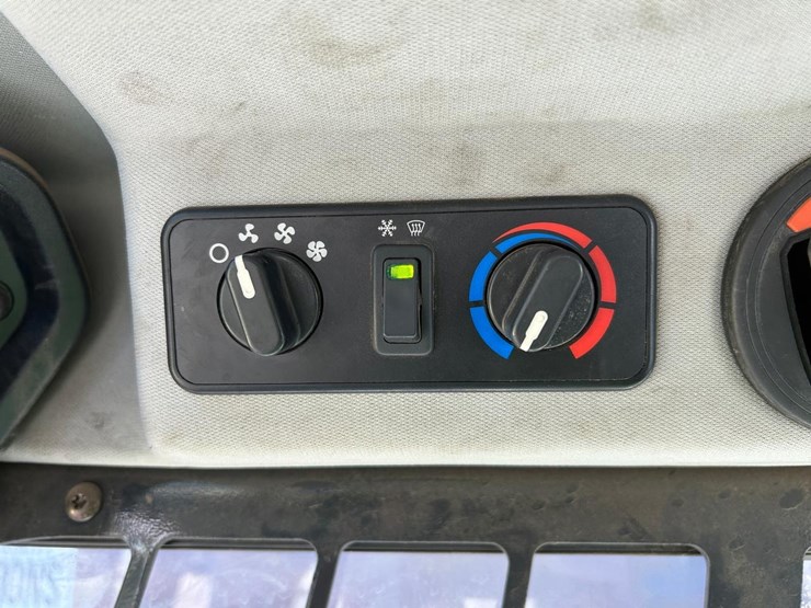 2021-bobcat-t64-image-24