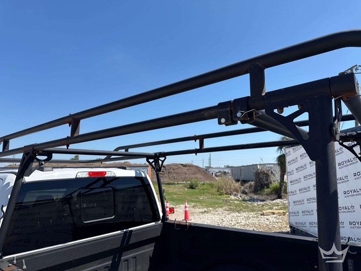 2022-ford-f350-image-15