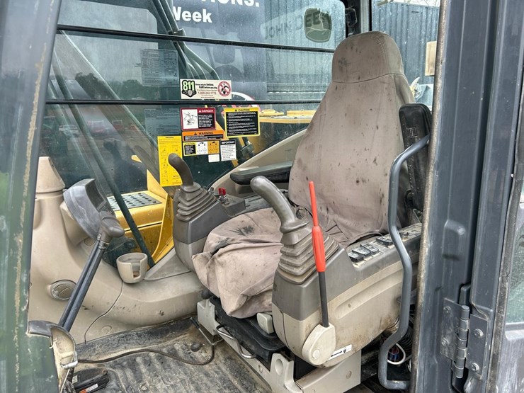 deere-160d-lc-image-21