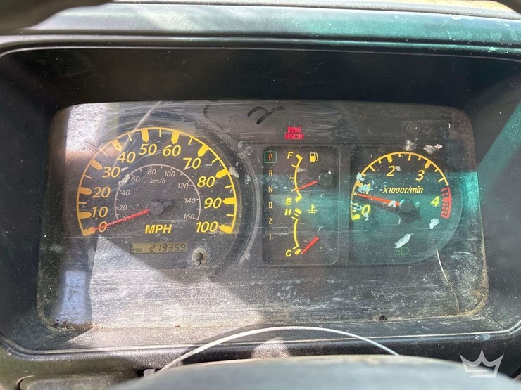 2006-isuzu-npr-image-23