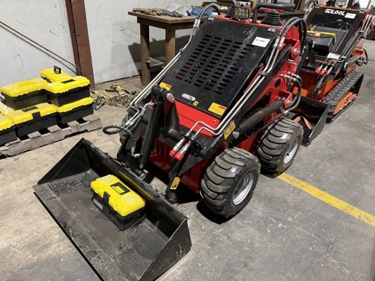 2026-sdlool-sl-323tz-mini-skidsteer-loader-image-1