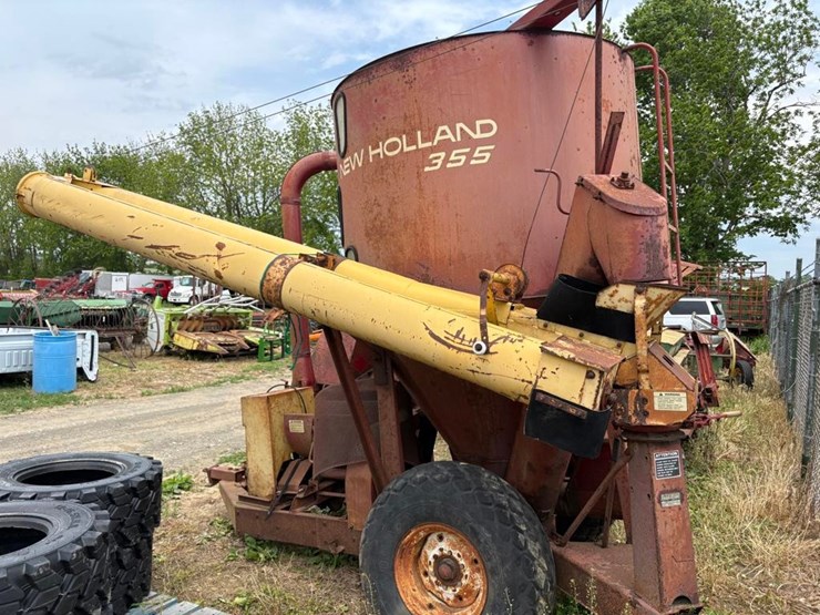 new-holland-355-image-3
