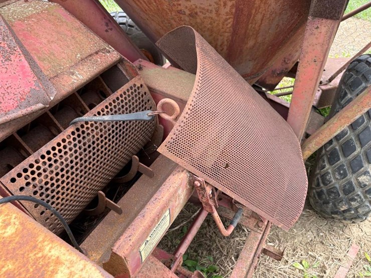 new-holland-355-image-7