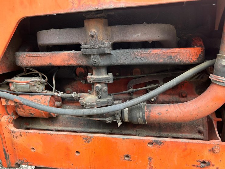 allis-chalmers-190xt-series-iii-tractor-image-10