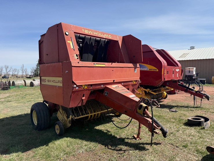 new-holland-660-image-1
