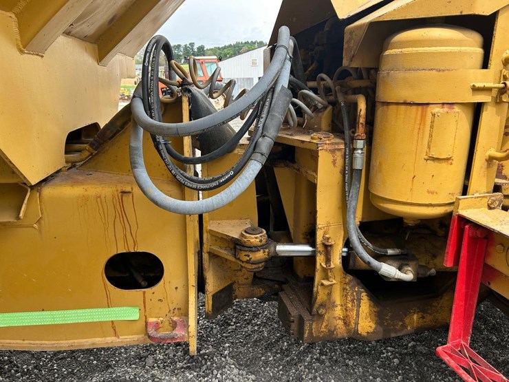 caterpillar-d25b-image-11