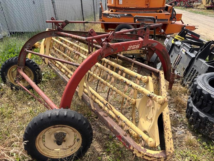new-holland-256-image-1