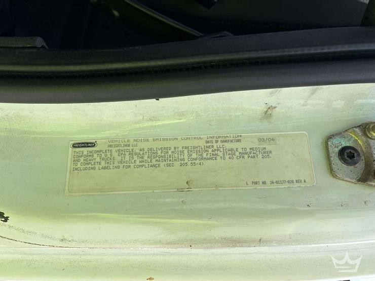 2007-freightliner-m2-106-image-5