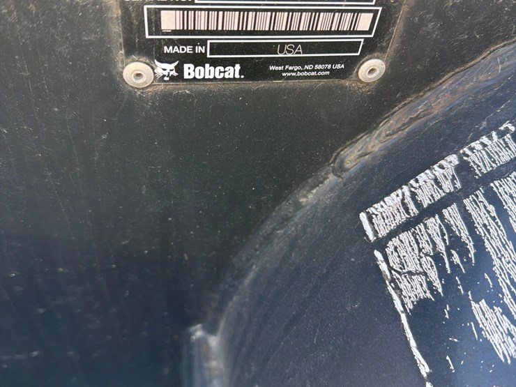 bobcat-72”-front-mount-snowblower-image-15