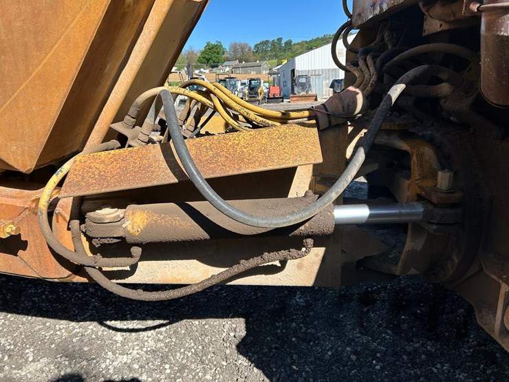 moxy-ha270-rock-truck-image-12