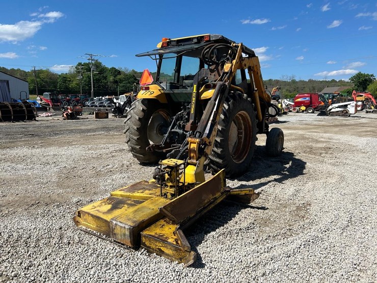 new-holland-8240-image-44