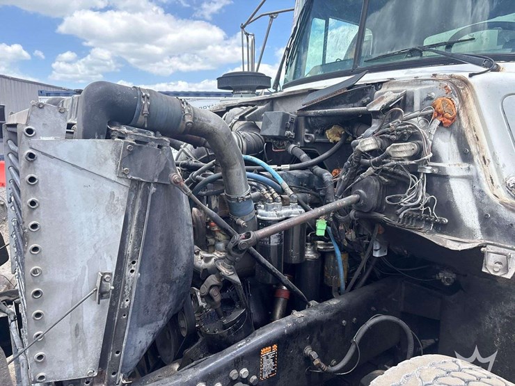 2000-mack-dm690s-image-7