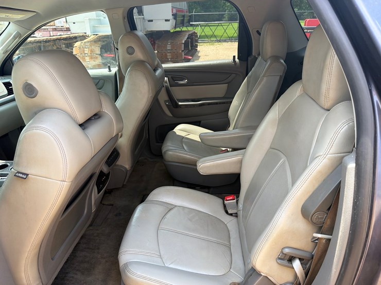 2013-gmc-acadia-image-5