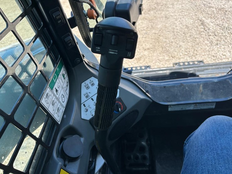 2023-bobcat-t770-image-28