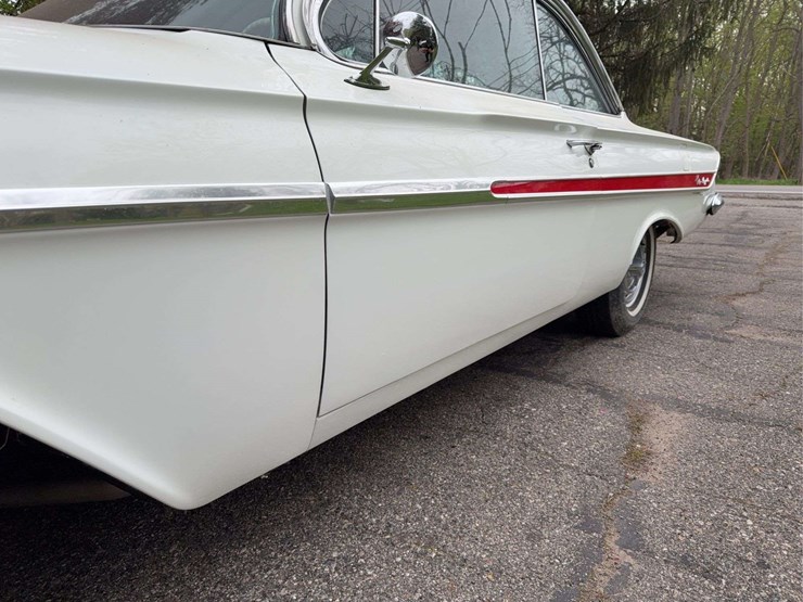 1961-chevrolet-impala-image-8
