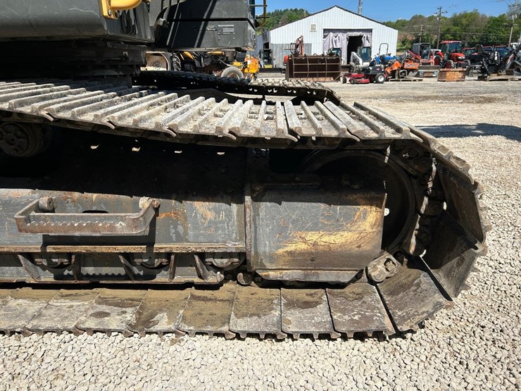 volvo-ec220dlc-excavator-image-12