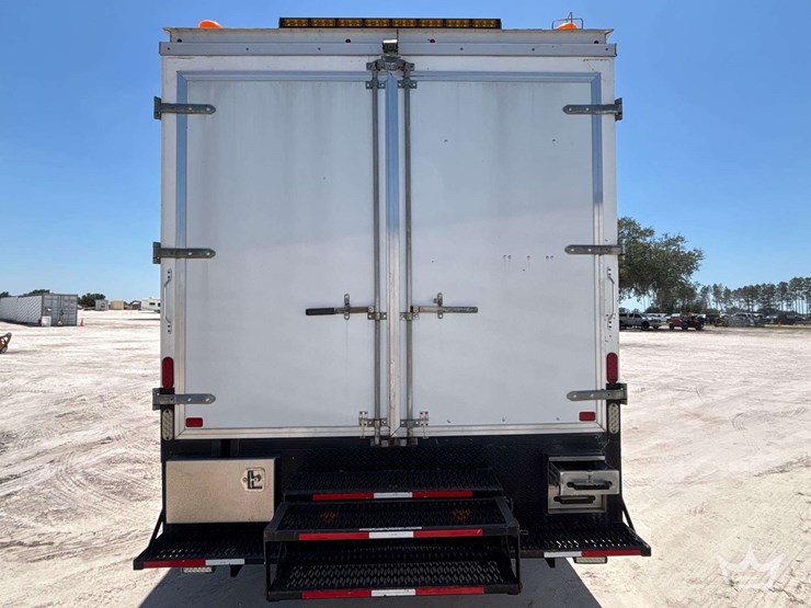 2020-ford-f550-image-13