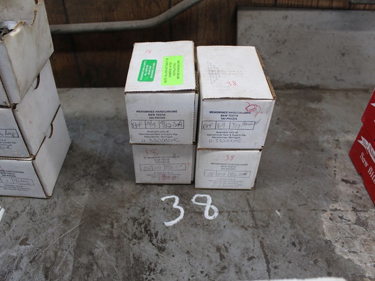 (4)-boxes-of-new-menominee-bf-8/9-9/32-standard-all-saw-teeth-image-1
