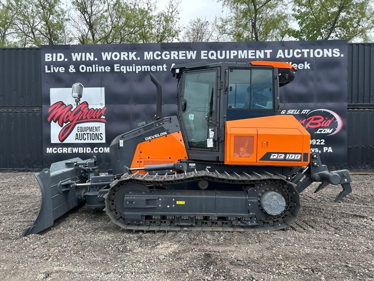 2026-develon-dd100-us10-crawler-dozer-image-1