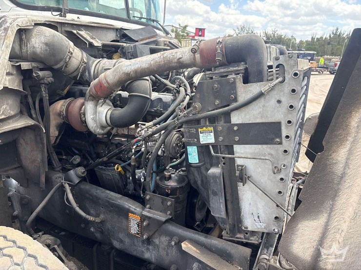 2000-mack-dm690s-image-8