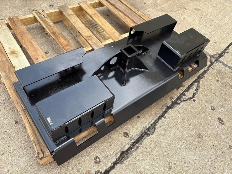 heavy-duty-skidloader-receiver-hitch-plate-image-1