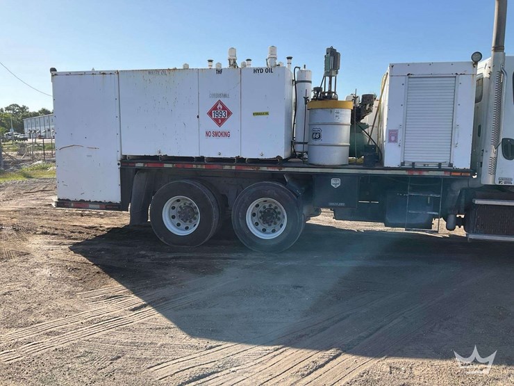 2012-freightliner-m2-112-t/a-fuel-and-lube-truck-image-22