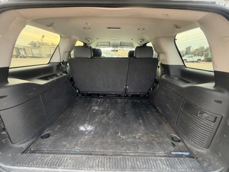 2012-chevrolet-tahoe-image-18