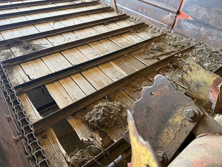 new-holland-791-image-16