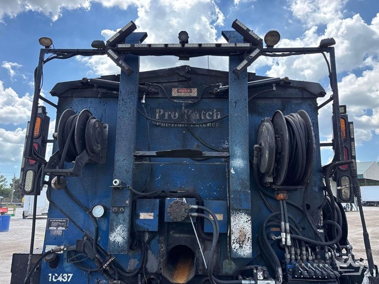 2018-international-durastar-4300-image-25
