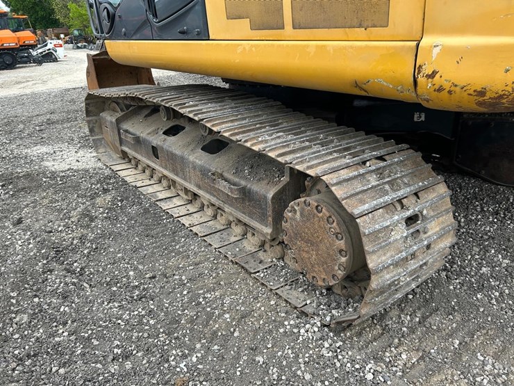 deere-160d-lc-image-16