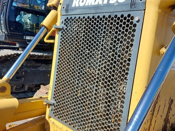 2011-komatsu-d65ex-16-image-16