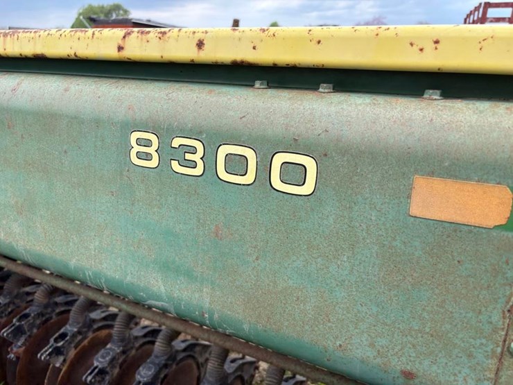 john-deere-8300-image-6