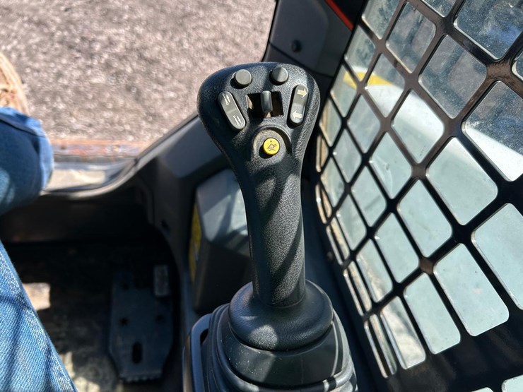 2021-bobcat-t64-image-20