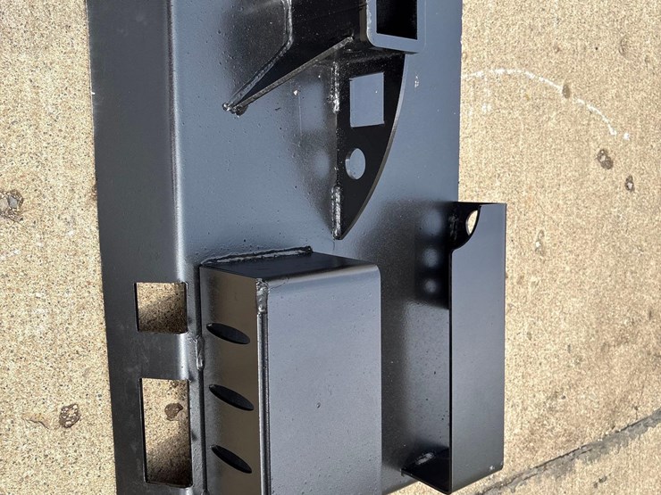 heavy-duty-skidloader-receiver-hitch-plate-image-6
