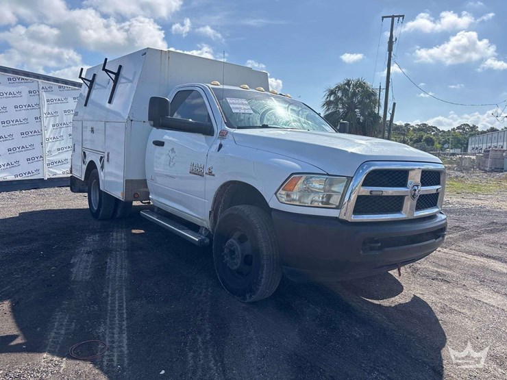 2014-dodge-3500-image-2