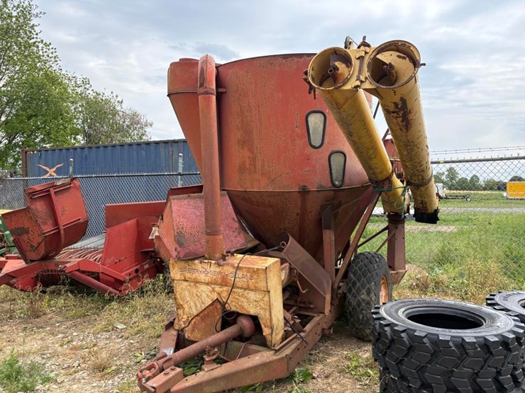 new-holland-355-image-2