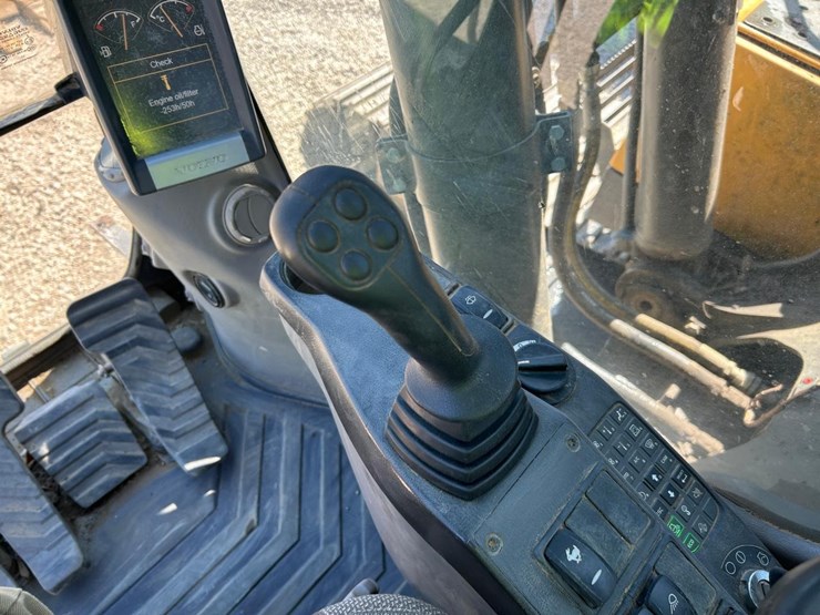 volvo-ec220dlc-excavator-image-24