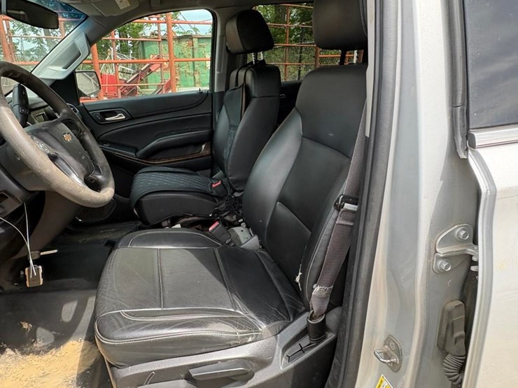 2015-chevrolet-suburban-image-13