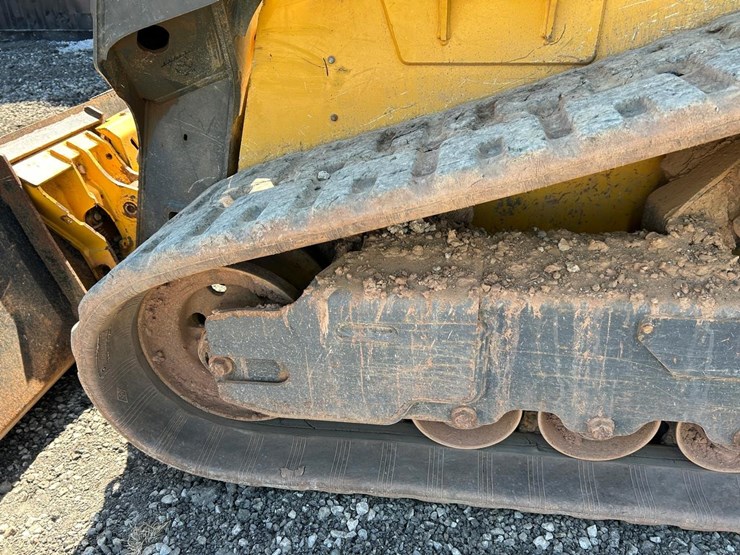 2023-deere-317g-image-17